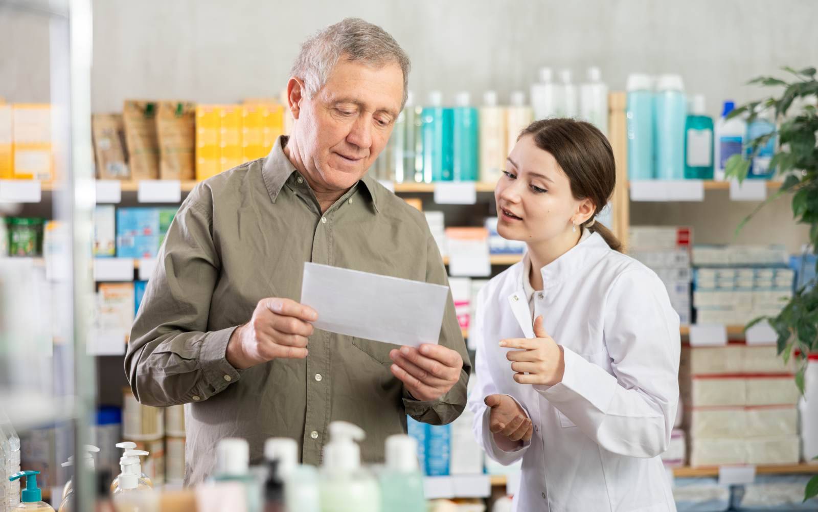pharmacist helping customer1